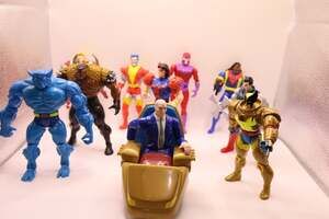 Vintage 1990s Toy Biz Marvel X-Men Action Figure Lot of 10 including Professor X